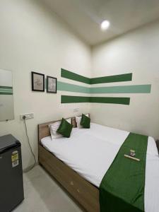 Bedroom Image of 950 Sq.ft 1 BHK Apartment / Flat for rent in Scheme 103 Indore for Rs. 15000