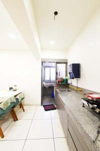 Kitchen Image of 1811 Sq.ft 3 BHK Apartment / Flat for sale in Bodakdev Ahmedabad for Rs. 17200000