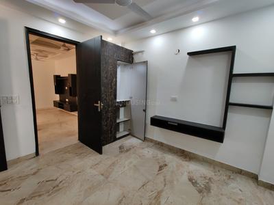 Bedroom Image of 950 Sq.ft 2 BHK Builder Floor for rent in Ramesh Nagar New Delhi for Rs. 35000