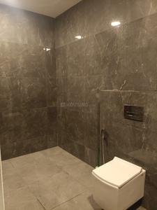 Bathroom Image of 3000 Sq.ft 3 BHK Builder Floor for rent in Sector 40 Noida for Rs. 98000