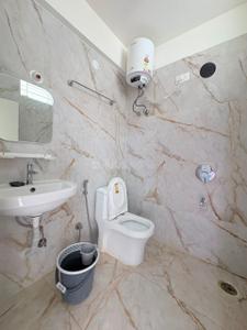 Bathroom Image of 750 Sq.ft 1 BHK Apartment / Flat for rent in Kadubeesanahalli Bengaluru for Rs. 26500