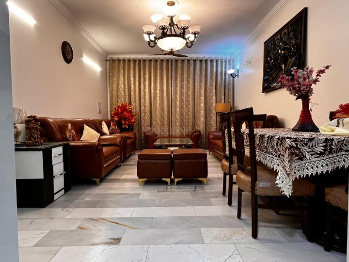 builder floor janak puri Main Image 1