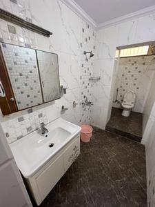 Bathroom Image of 1850 Sq.ft 3 BHK Apartment / Flat for rent in Jalwayu Vihar, Sector 21 Noida for Rs. 60000