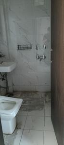 Bathroom Image of 1400 Sq.ft 2 BHK Builder Floor for rent in Green Park New Delhi for Rs. 50000