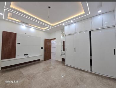 Bedroom Image of 1900 Sq.ft 3 BHK Builder Floor for sale in Mansarover Garden New Delhi for Rs. 40000000