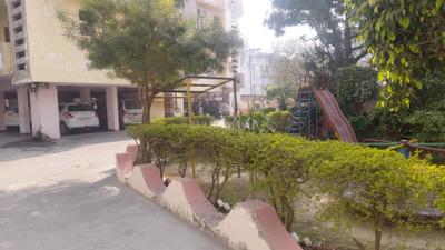Parking Area Image of 1600 Sq.ft 3 BHK Apartment / Flat for sale in The Mall Avenue Lucknow for Rs. 11000000