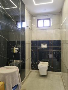 Common Bathroom Image of 1350 Sq.ft 4 BHK Apartment / Flat for sale in Saarthi Lavish Homes, Suraj Vihar New Delhi for Rs. 12400000