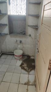 Bathroom Image of 400 Sq.ft 1 RK Apartment / Flat for rent in New Textile Market Surat for Rs. 7000