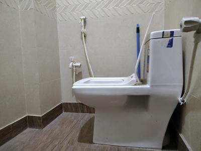 Common Bathroom Image of 550 Sq.ft 1 BHK Apartment / Flat for sale in Shalimar Garden Ghaziabad for Rs. 2700000
