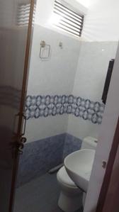 Bathroom Image of 1250 Sq.ft 2 BHK Builder Floor for rent in Gomti Nagar Lucknow for Rs. 17000
