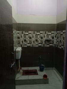 Bathroom Image of 1150 Sq.ft 2 BHK Independent House for rent in Shastri Nagar Ghaziabad for Rs. 8000