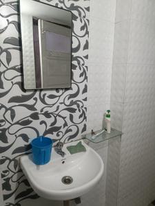 Bathroom Image of 200 Sq.ft 1 RK Independent House for rent in Bharatnagar Nagpur for Rs. 10000