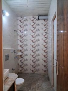 Common Bathroom Image of 900 Sq.ft 2 BHK Builder Floor for rent in Mansarover Garden New Delhi for Rs. 30000