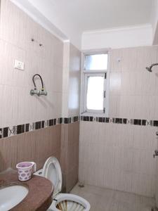 Common Bathroom Two Image of 2100 Sq.ft 3 BHK Apartment / Flat for sale in CGHS Veena Apartment, Sector 22 Dwarka New Delhi for Rs. 32500000