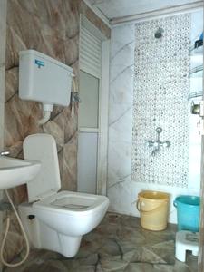 Common Bathroom Image of 750 Sq.ft 2 BHK Apartment / Flat for rent in Rosa Gardenia, Kasarvadavali Thane for Rs. 30000