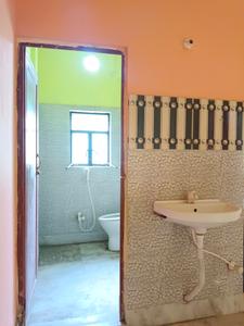 Common Bathroom Image of 850 Sq.ft 2 BHK Builder Floor for rent in Paschim Putiary Kolkata for Rs. 8500