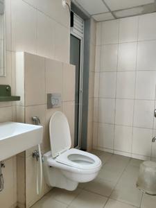 Common Bathroom Image of 631 Sq.ft 2 BHK Apartment / Flat for sale in Kalpataru Parkcity, Thane West Thane for Rs. 12200000