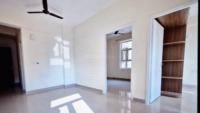 Living Room Image of 700 Sq.ft 2 BHK Apartment / Flat for rent in Shree Vardhman Mantra, Sector 67 Gurgaon for Rs. 20000