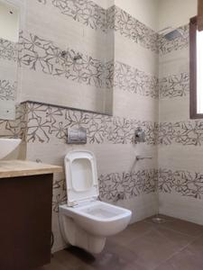 Bathroom Image of 3240 Sq.ft 4 BHK Builder Floor for rent in Sector 41 Gurgaon for Rs. 95000