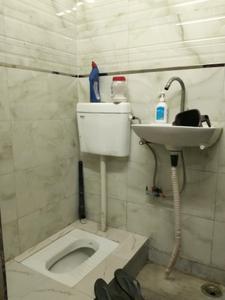 Common Bathroom Image of 1000 Sq.ft 2 BHK Apartment / Flat for sale in Shalimar Garden Ghaziabad for Rs. 5300000