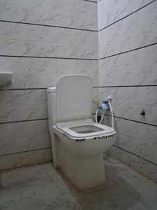 Common Bathroom Image of 600 Sq.ft 1 RK Apartment / Flat for rent in Sector 72 Noida for Rs. 9500