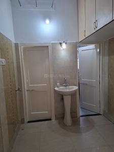 Bathroom Image of 1000 Sq.ft 2 BHK Apartment / Flat for rent in Laxminagar Nagpur for Rs. 25000