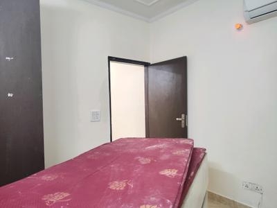 Bedroom Image of 500 Sq.ft 1 BHK Apartment / Flat for rent in Maidan Garhi New Delhi for Rs. 18000