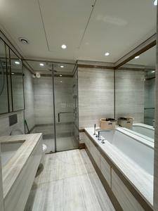 Bathroom Image of 2200 Sq.ft 3 BHK Apartment / Flat for sale in Lodha World Towers, Lower Parel Mumbai for Rs. 130000000