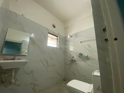 Bathroom Image of 1700 Sq.ft 3 BHK Apartment / Flat for rent in Himayat Nagar Hyderabad for Rs. 38000