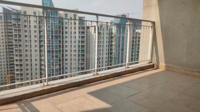 Balcony Image of 1100 Sq.ft 2 BHK Apartment / Flat for sale in Amanora Aspire Towers, Hadapsar Pune for Rs. 15500000