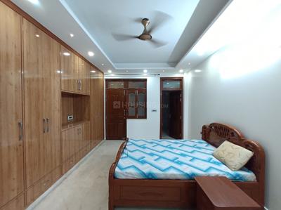 Bedroom Image of 2400 Sq.ft 4 BHK Builder Floor for rent in Sector 12 Dwarka New Delhi for Rs. 70000