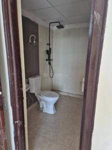Bathroom Image of 1100 Sq.ft 2.5 BHK Apartment / Flat for sale in Skytech Matrott, Sector 76 Noida for Rs. 13000000