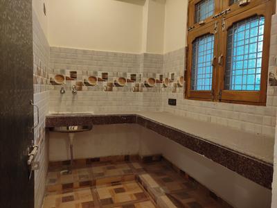 Kitchen Image of 1200 Sq.ft 2 BHK Builder Floor for rent in Dhoomanganj Allahabad for Rs. 10000