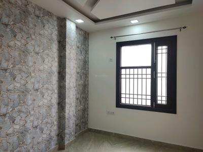 Bedroom Image of 850 Sq.ft 2 BHK Builder Floor for sale in Shalimar Bagh New Delhi for Rs. 10100000