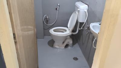 Bathroom Image of 550 Sq.ft 2 BHK Builder Floor for rent in Koramangala Bengaluru for Rs. 18000