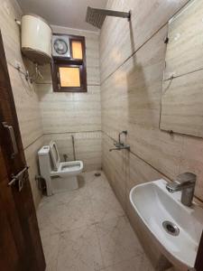 Bathroom Image of 680 Sq.ft 2 BHK Independent House for rent in Hilltop Apartments, Maidan Garhi New Delhi for Rs. 24567