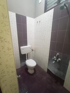 Bathroom Image of 800 Sq.ft 2 BHK Apartment / Flat for rent in Medavakkam Chennai for Rs. 20000