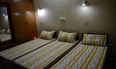 Bedroom Image of KESHAV PG in Sector 20, Noida