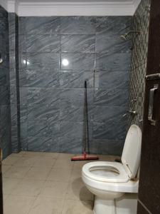Common Bathroom Image of 1350 Sq.ft 3 BHK Apartment / Flat for rent in Rajpur New Delhi for Rs. 28000