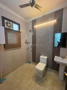 Bathroom Image of 3100 Sq.ft 3 BHK Builder Floor for rent in Sector 46 Gurgaon for Rs. 55000