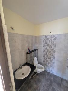 Bathroom Image of 1700 Sq.ft 3 BHK Apartment / Flat for rent in Keshar Apartments, Kampoo Gwalior for Rs. 34000