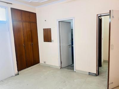 Bedroom Image of 1750 Sq.ft 3 BHK Apartment / Flat for sale in Varun Apartments, Sector 62 Noida for Rs. 20000000