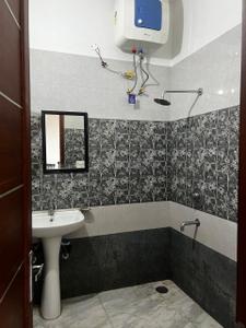 Bathroom Image of 1050 Sq.ft 2 BHK Apartment / Flat for rent in Galaxy Heights 2 Phase II Tower A And B, JLPL Industrial Area Mohali for Rs. 28000