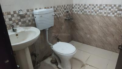 Bathroom Image of 3000 Sq.ft 4 BHK Independent House for rent in ATA Investor Home Pvt Ltd Parkend Apartment, Sector 72 Noida for Rs. 50000