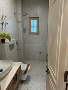 Bathroom Image of 950 Sq.ft 2 BHK Independent House for rent in Kaushambi Ghaziabad for Rs. 27000