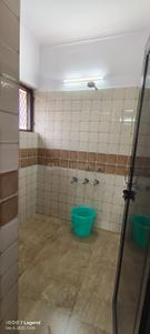 Bathroom Image of 750 Sq.ft 1 RK Apartment / Flat for rent in Vikaspuri New Delhi for Rs. 15000