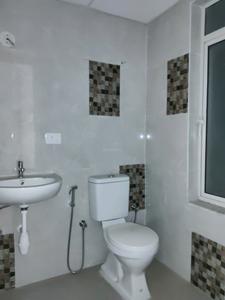 Common Bathroom Image of 560 Sq.ft 1 BHK Apartment / Flat for sale in Mahindra Happinest Kalyan, Bhiwandi Thane for Rs. 3900000