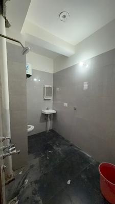 Bathroom Image of 750 Sq.ft 1 BHK Apartment / Flat for rent in Sector 39 Gurgaon for Rs. 24000