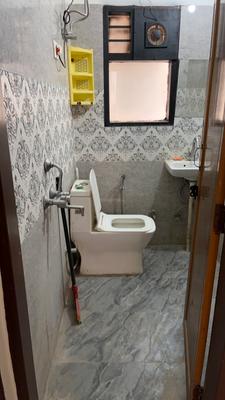 Bathroom Image of 550 Sq.ft 1 BHK Builder Floor for rent in Palam Vihar Extension Gurgaon for Rs. 12000