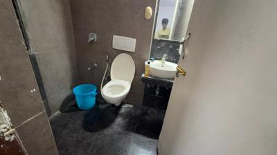 Bathroom Image of 800 Sq.ft 1 BHK Builder Floor for rent in Nipania Indore for Rs. 21000